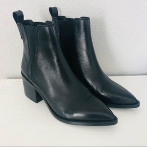 Steve Madden Audience Leather Chelsea Boot size 8